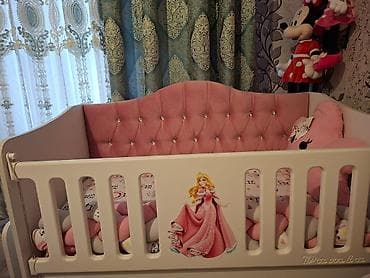 qiz usaq kravatlari: Qız üçün, Dördbucaq, Beşik, Dəst ilə, Matras ilə, Yellənmə mexanizmsiz — 1