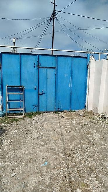 taxta panel: Mavi rəngdə metal darvaza və hasar paneli - Material: qalın metal — 1