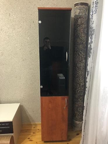 Vitrin dolab 2qapili.asaqi qapisinda acarida var.ust qapisi