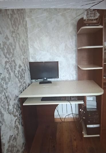 ref: Künc üçün uyğun kompyuter masası və inteqrə edilmiş rəflər dəsti - — 1