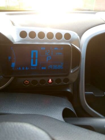 qadın üçün maşınlar: Chevrolet Aveo: 1.4 l | 2012 il 193600 km Sedan — 10