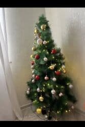 advent calendar qiymət: Kecen il alinib 50 manata 35manata satiram. 1.40sm YOLKA. Oyuncaqlar — 1