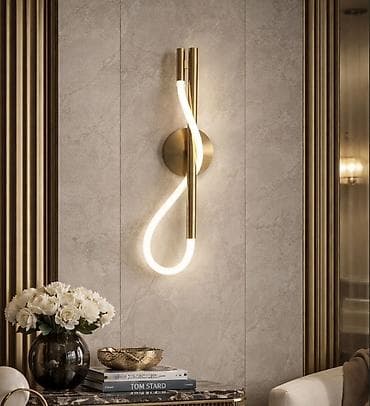 Ev və bağ: Müasir divar bra – LED işıqlı, qızılı metal gövdə - Dizayn: Şaquli — 1
