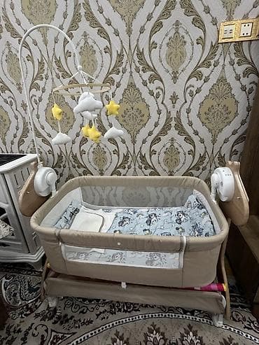 Oğlan və qız üçün, Yeni, Dördbucaq, Beşik, Matras ilə, Yellənmə mexanizm ilə