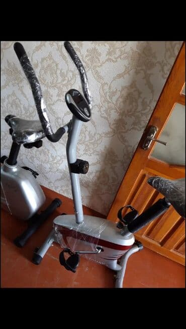 Velotrenajor ela vəziyyətdə. Bir çox velotrenajor Xizək Veloxizekler