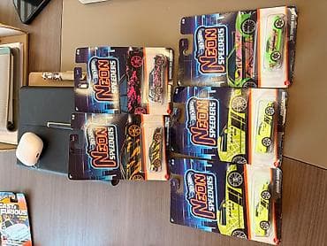 Hot Wheels die-cast kolleksiyası – açılmamış blister qablaşdırmada — 2