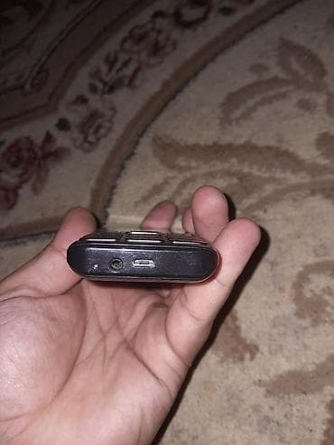 iphone xs xirdalan: KGTEL K1809 düyməli mobil telefon Xüsusiyyətlər: - Kompakt korpus — 3