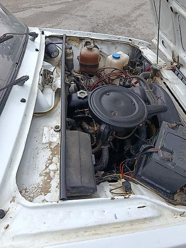 qaz 24 volga: VAZ 2107 sedan - Kuzov: 4 qapılı, klassik ağ rəng - Mühərrik — 7
