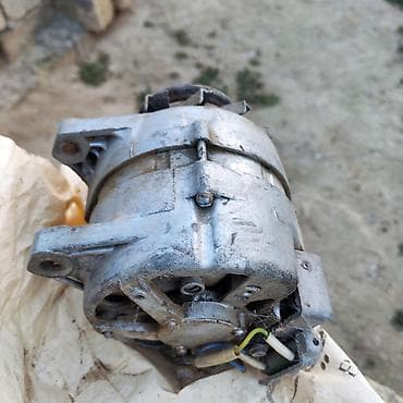 yeni moskivic: Avtomobil generatoru (alternator) - Korpus: tökmə alüminium, iki — 1