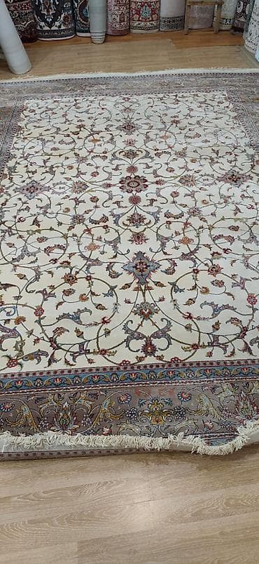 əntiq: İran xalçası çox az işlənilib ancaq vhatsap ilə əlavə saxlayın ünvan — 2