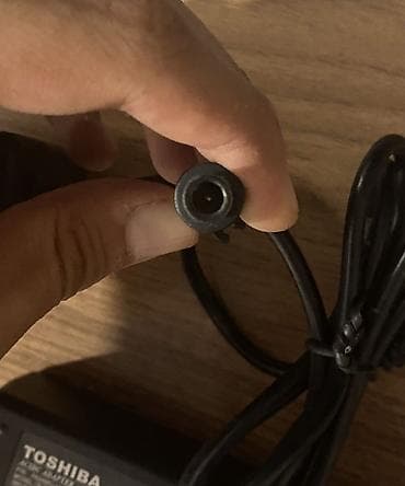 Noutbuklar üçün adapterlər: HP və Toshiba noutbuk adaptrləri (AC/DC) 1) HP adapter - Güc: 65W - — 2