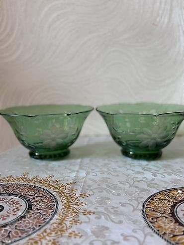 Yaşıl şüşə qablar dəsti (2 ədəd) - Material: qalın, yarımşəffaf yaşıl — 1