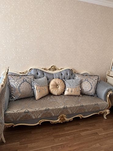 led lent: Klassik üslubda qonaq otağı dəsti - Yumşaq, düyməli başlıqlı, qızılı — 1