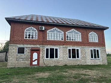 gence kiraye evler 2023: İki mərtəbəli həyətyanı ev - Tikinti: birinci mərtəbə çaydaşı/kərpic — 1