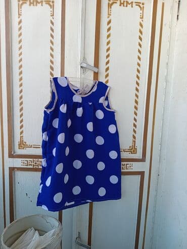 uşaq yelencek: Uşaqlar üçün ağ nöqtələri olan mavi rəngli don. Bu yüngül və rahat — 1