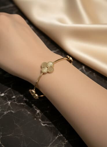 Van Cleff qolbaq yenidir hec istifade olunmayib.Cox gozel heckesde lalafo.az -da Van Cleff qolbaq yenidir hec istifade olunmayib.Cox gozel heckesde