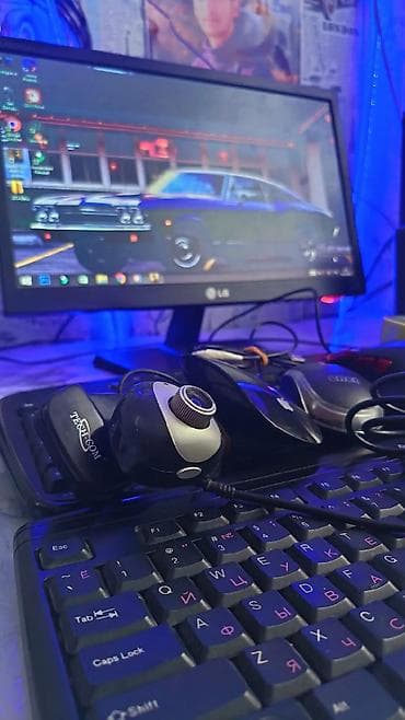 Masaüstü kompüter komplekti Tərkib: - LG LCD monitor (təxminən 19–22