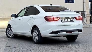 prius fara: LADA Vesta sedan, ağ rəng, 4 qapı, arxa LED işıqlar və qara xrom — 2