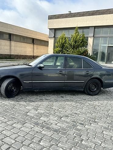 teker 16: Mercedes-Benz E-Class: 2.2 l | 1999 il Sedan — 7