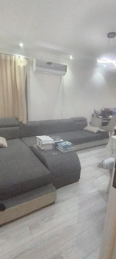 Мебель: Satılır: Daxili interyer dəsti (dəhliz və qonaq otağı üçün) Tərkibi — 3