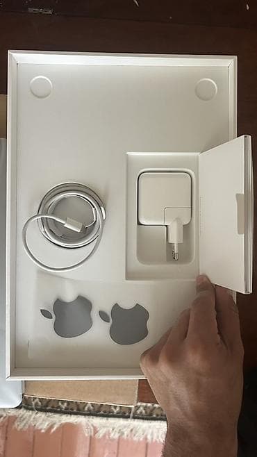 Apple MacBook, 13.3 ", Apple M1, 256 GB