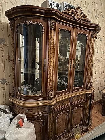 şkaf soyuducular: Klassik üslubda vitrin-bufet - Material: taxta əsaslı konstruksiya — 2