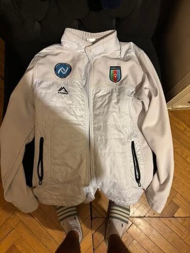 утепленные спортивные костюмы: Ağ rəngli idman gödəkçəsi – Lazero brendi. Önlükdə Azərbaycan emblemi — 1