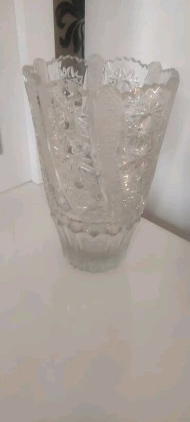 məxmər gülü: Bir vaza, Xrustal — 1