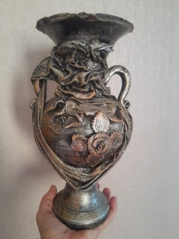 Güzgülər: Bir vaza — 1