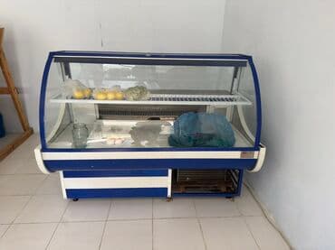 Bu soyuducu vitrin qida məhsullarını saxlamaq və sərgiləmək üçün