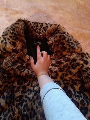 Alt paltarı: ZARA qadın paltosu – leopard naxışlı süni kürk M-L ölçü, çox az — 2