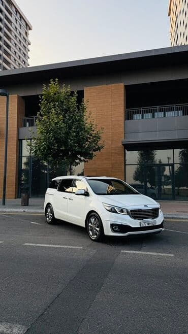 bmw 3 серия 320i efficientdynamics: BMW 5 Series Sedan – M Paket görünüşlü, qara rəngli, zərif və dinamik — 11