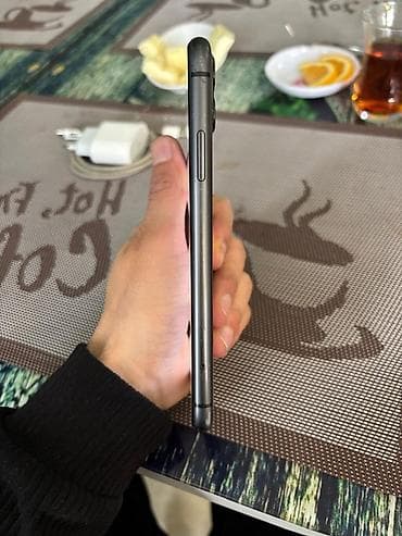 iphone 8s plus: IPhone 11, Qara, Face ID — 4