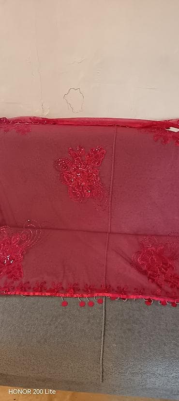 Məhsul: Qırmızı bəzəkli şal/örtü - Material: Yüngül, şəffaf tül tipli
