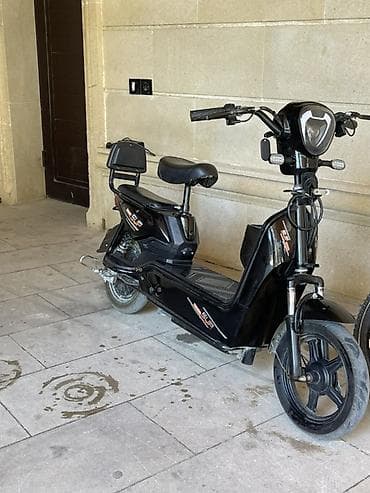 moto m50n: Elektrik skuter – qara rəng, şəhər daxili rahat gediş üçün. Texniki — 2