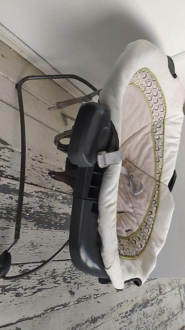 Oğlan və qız üçün, Beşik, Yellənmə mexanizm ilə