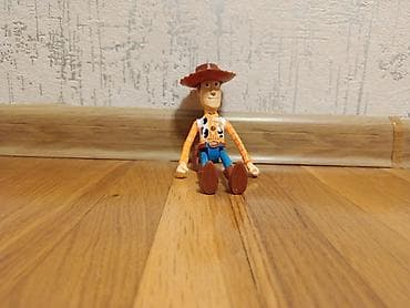 “Toy Story”dən Kovboy Vudi fiquru - Material: bərk plastik - Dizayn