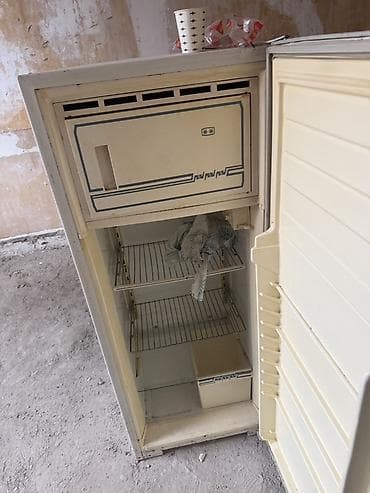 Unvan- Elmler metrosu, Qoc etle uzbe uz bina. Soyuducu ishleyir, ev