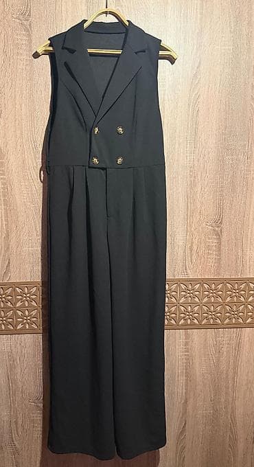 Костюмы: Qara paltar 45 alınıb 20yə satılır geyinilmiyib. Liapar don 35ə — 1