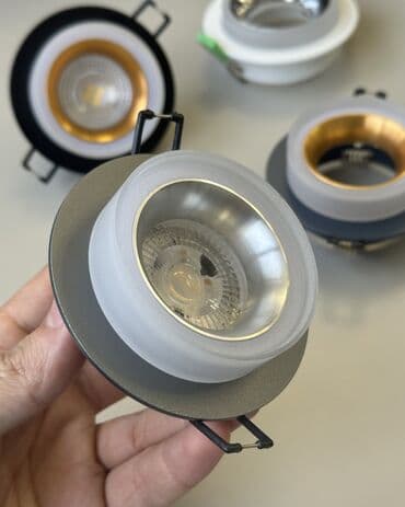 Süni güllər: Kölgə effektli spot. Whatsappa yazsanız işıqlı formada videolarını — 3