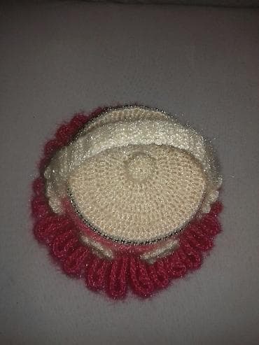 gablar: Toxunmush konfet ve murebbe qabi yanlarinda coxlu xanalari var zerli — 2