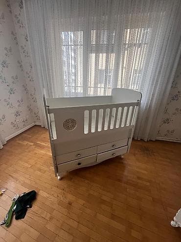 Oğlan və qız üçün, Dördbucaq, Beşik, Dəstsiz, Matras ilə, Yellənmə mexanizmsiz — 1