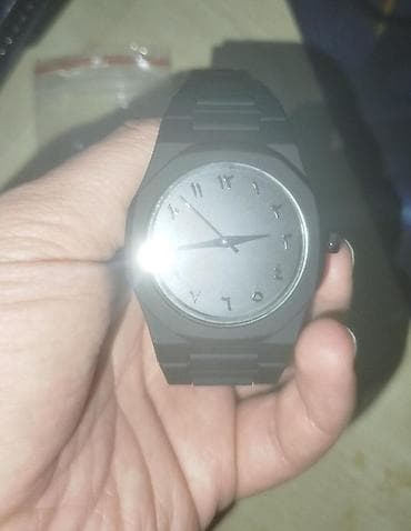 Smart qolbaqlar: Qol saatlari sekildekilerin her biri 9 azndir,bezilerinin oz — 6