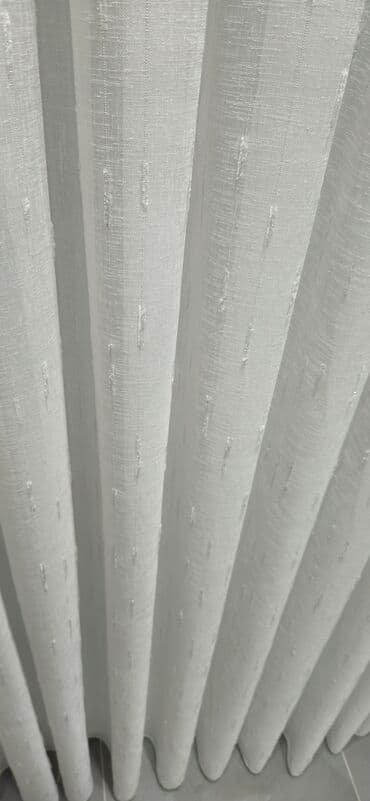 tül parçalar: Ağ rəngli, nazik, şəffaf parçadır. Üzərində həndəsi naxışlar var — 13