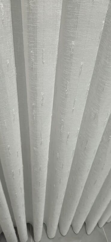 yuxuda ağ pərdə görmək: Ağ rəngdə olan bu pərdə, otağınıza zərif və təmiz bir görünüş bəxş — 4