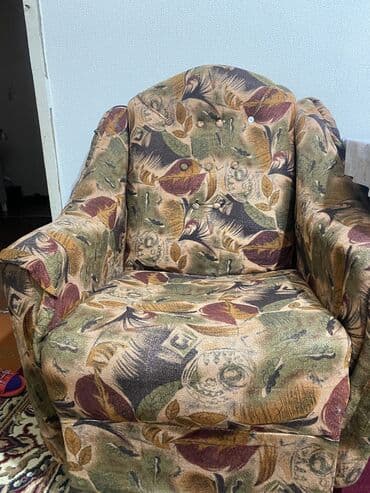 В нормальном состоянии 2кресла 1диван