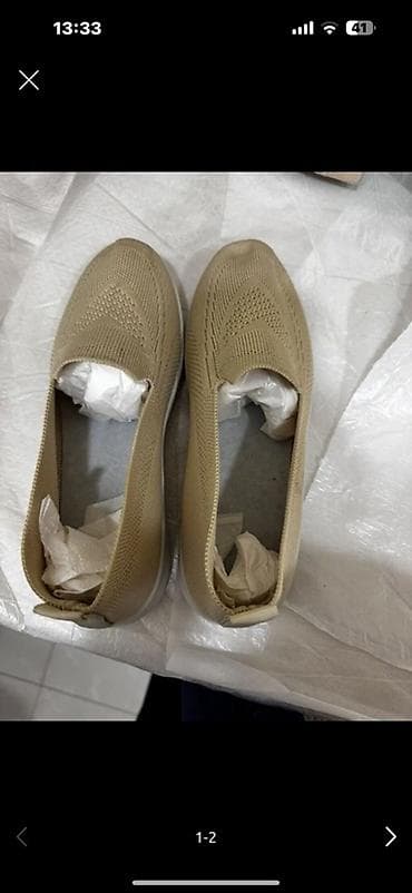 Qadın ayaqqabısı – bej rəngdə, trikotaj/mesh üstlü slip-on model