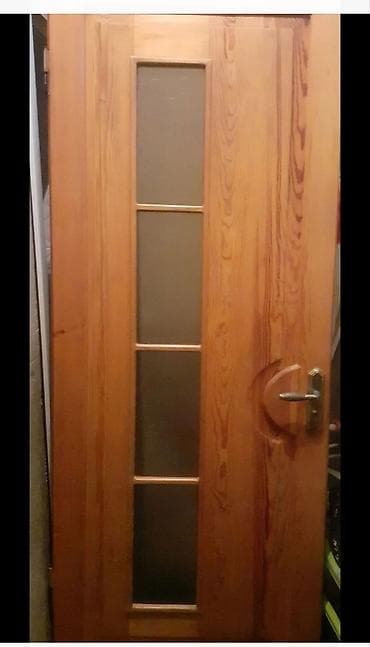 islenmis plastik qapi satilir: Məhsul: Təbii ağac giriş qapıları (şüşəli) Təsvir: - Material — 4