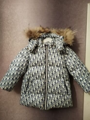 Боди: Uşaq üçün qışlıq pufik kurtka - Rəng: ağ üzərində tünd naxışlı print — 2