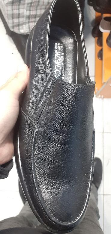 Kişi ayaqqabıları – klassik və gündəlik modellər.HER 1 CUT 13 MANATDI